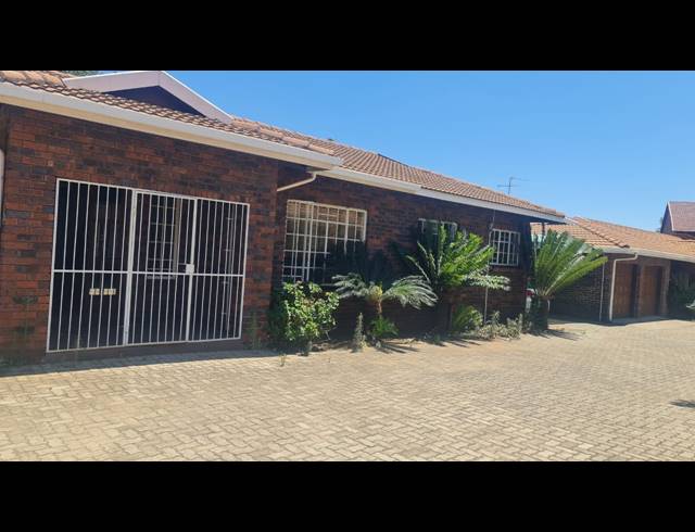 3 BEDROOM TOWNHOUSE FOR SALE IN BO-DORP